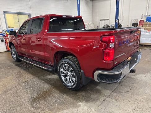 Used 2021 Chevrolet Silverado 1500 LT w/ Z71 Off-Road Package AWD/4WD image 4