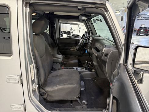 Used 2018 Jeep Wrangler Unlimited Sport image 13