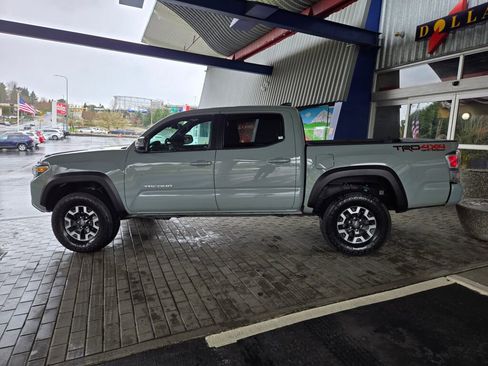 Used 2023 Toyota Tacoma TRD Off-Road w/ Technology Package image 8
