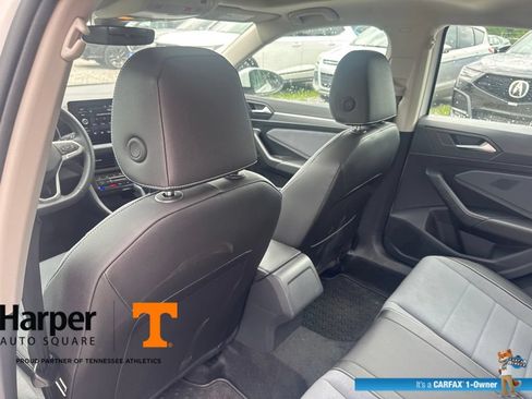Used 2025 Volkswagen Jetta SE w/ Sunroof Package FWD image 11
