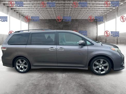 Used 2014 Toyota Sienna SE image 4
