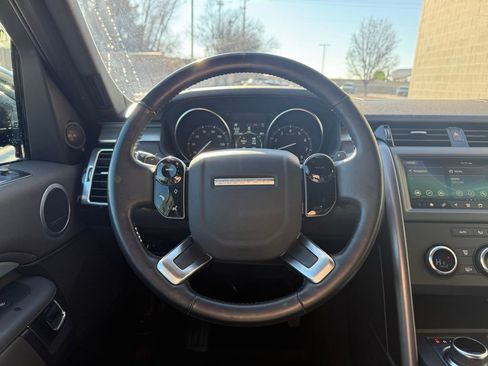 Used 2020 Land Rover Discovery Landmark image 7