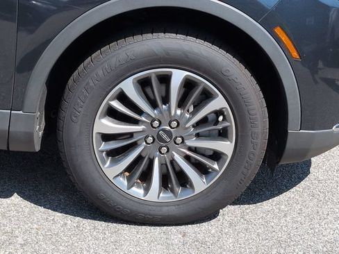 Used 2022 Lincoln Nautilus FWD w/ Premium Package image 11