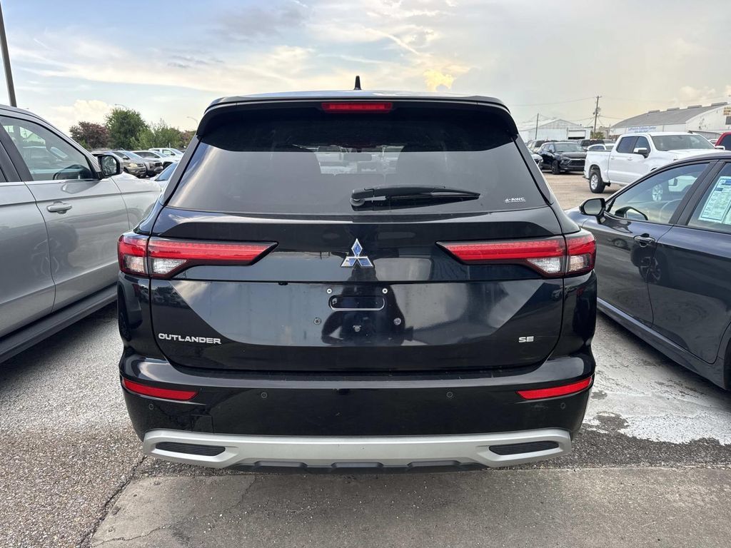 Used 2024 Mitsubishi Outlander SE AWD/4WD image 6