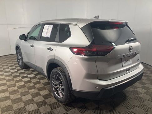 Used 2024 Nissan Rogue S image 7