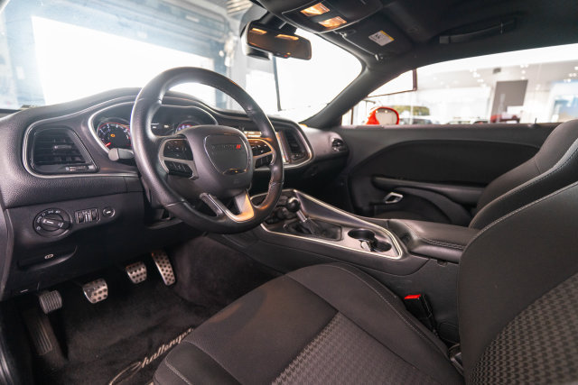 Used 2017 Dodge Challenger R/T Scat Pack RWD image 4