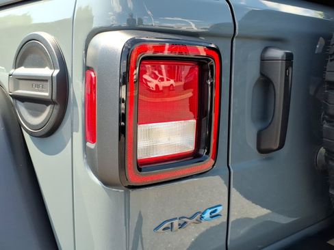 Used 2024 Jeep Wrangler Unlimited AWD/4WD image 19
