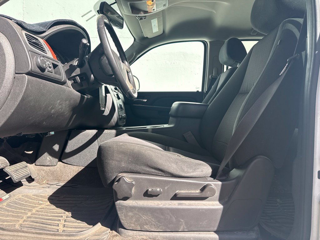 Used 2011 GMC Yukon XL SLE w/ Convenience Package RWD image 4