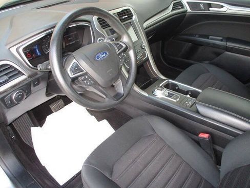 Used 2020 Ford Fusion SE FWD image 16