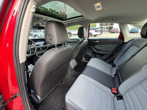 Certified 2025 Volkswagen Jetta SE FWD image 10