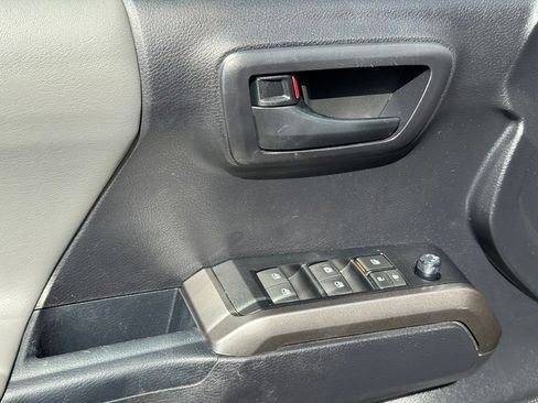 Used 2021 Toyota Tacoma SR5 w/ Technology Package AWD/4WD image 9