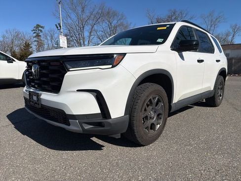 Used 2023 Honda Pilot TrailSport image 1