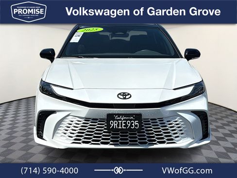 Used 2025 Toyota Camry XSE FWD image 3