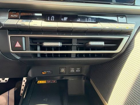 Used 2025 Toyota Camry SE FWD image 23