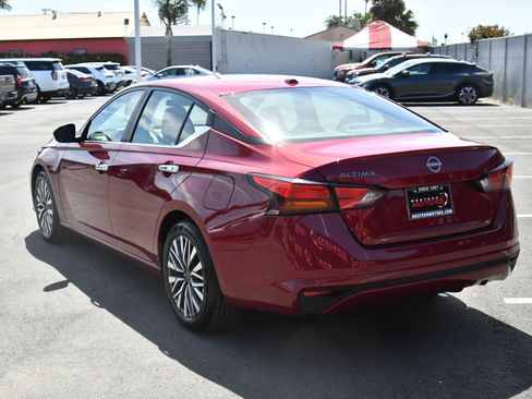 Used 2025 Nissan Altima 2.5 SV FWD image 6