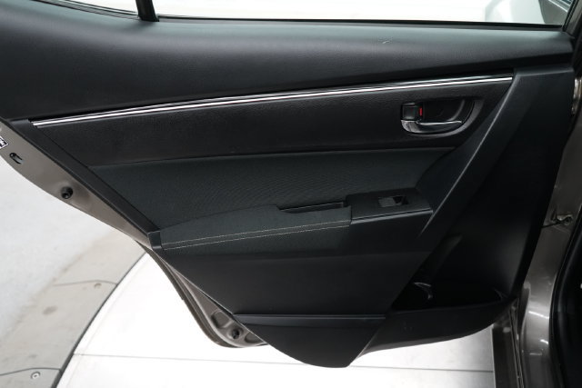 Used 2018 Toyota Corolla LE FWD image 32