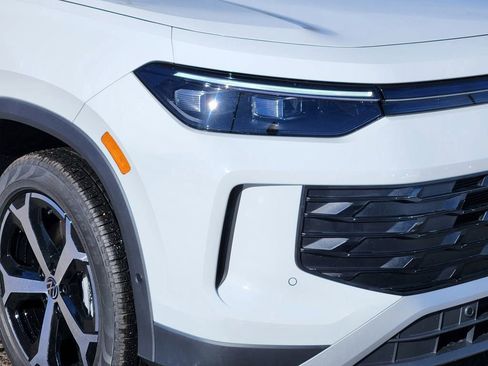 New 2026 Volkswagen Tiguan SE image 27