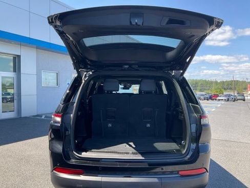Used 2025 Jeep Grand Cherokee L Altitude AWD/4WD image 18