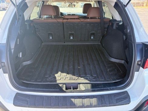Used 2018 Subaru Outback 3.6R Touring image 13