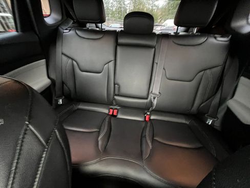 Used 2025 Jeep Compass Limited image 39