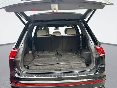 Used 2023 Volkswagen Tiguan SE R-Line FWD image 21