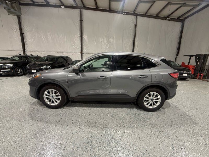 Used 2022 Ford Escape SE FWD image 2
