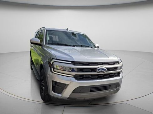Used 2024 Ford Expedition XLT RWD image 4