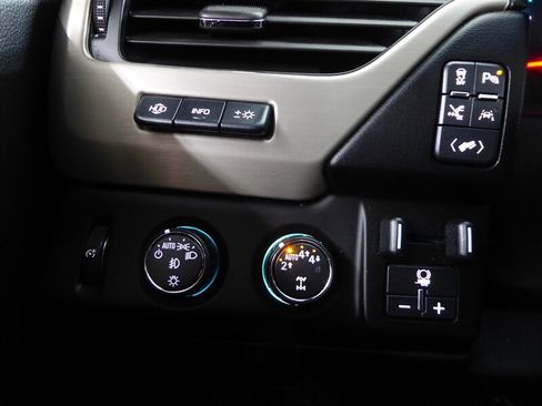 Used 2018 GMC Yukon Denali image 12