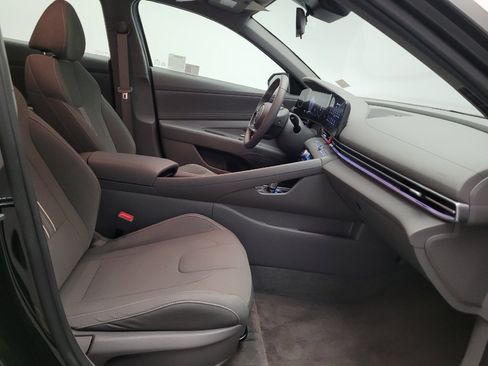 Used 2025 Hyundai Elantra SEL FWD image 21