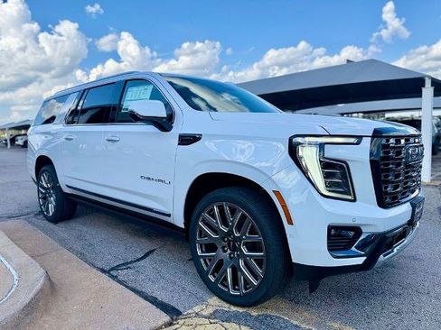 New 2026 GMC Yukon XL Denali Ultimate AWD/4WD image 3