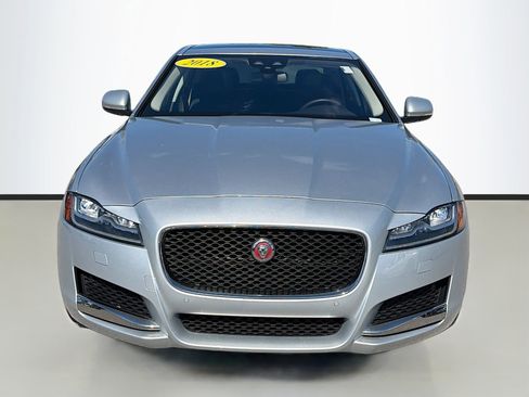 Used 2018 Jaguar XF Premium image 9