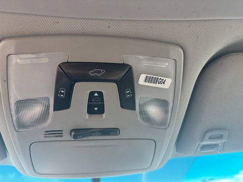 Used 2017 Toyota Sienna XLE FWD image 19