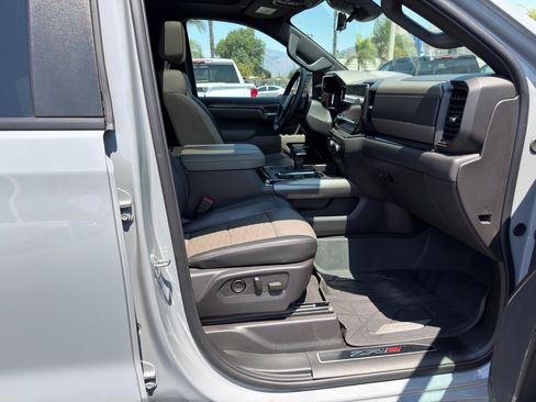 Used 2024 Chevrolet Silverado 1500 ZR2 w/ Technology Package AWD/4WD image 10