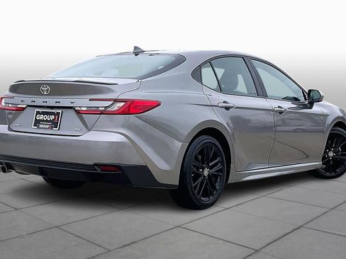 Used 2025 Toyota Camry SE image 10