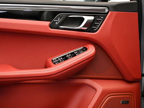 Certified 2026 Porsche Macan AWD/4WD image 36