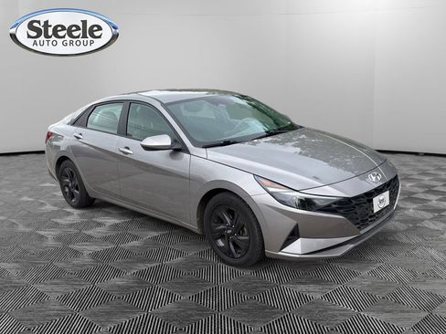 Used 2023 Hyundai Elantra SEL FWD image 7