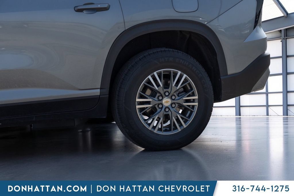 Used 2024 Chevrolet Traverse LT FWD image 31