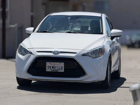 Used 2017 Toyota Yaris iA FWD image 5