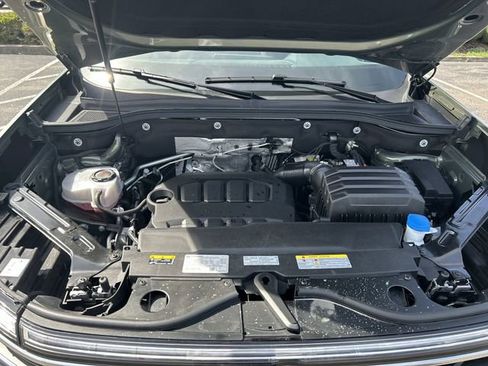 Certified 2025 Volkswagen Atlas Peak Edition SE AWD/4WD image 30
