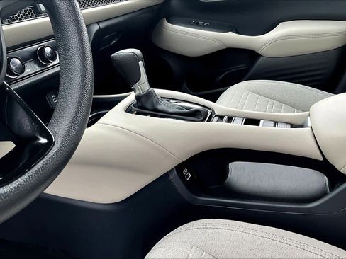 Used 2023 Honda HR-V LX image 16