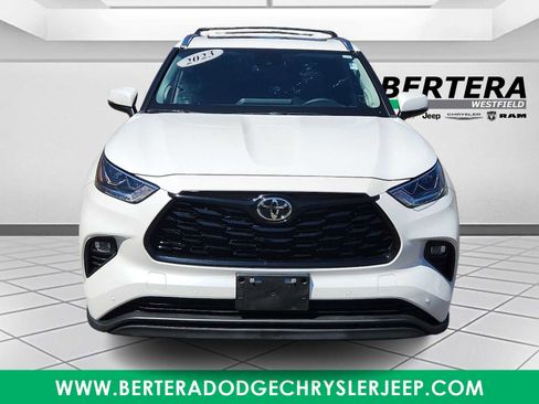 Used 2023 Toyota Highlander Limited AWD/4WD image 2