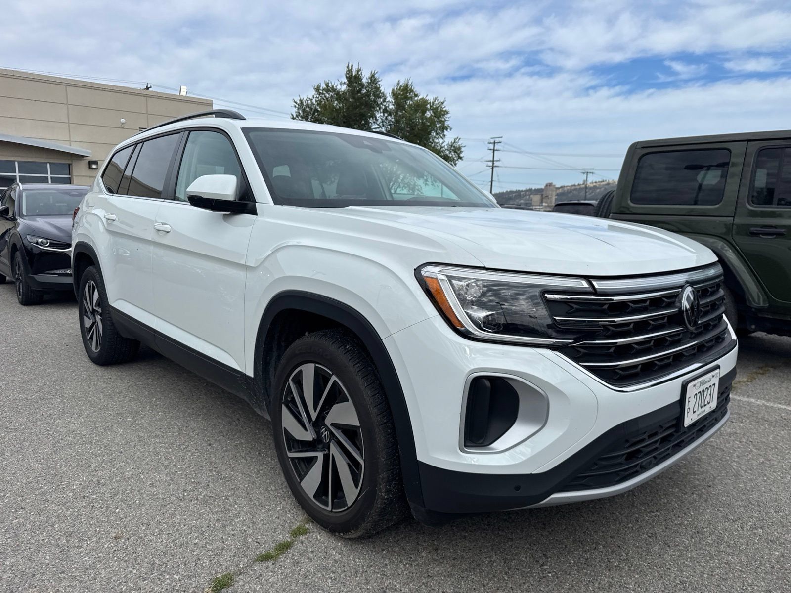 Used 2025 Volkswagen Atlas SE AWD/4WD image 3