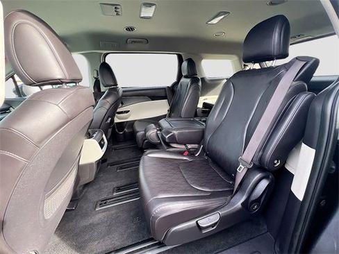 Used 2024 Kia Carnival LX image 23