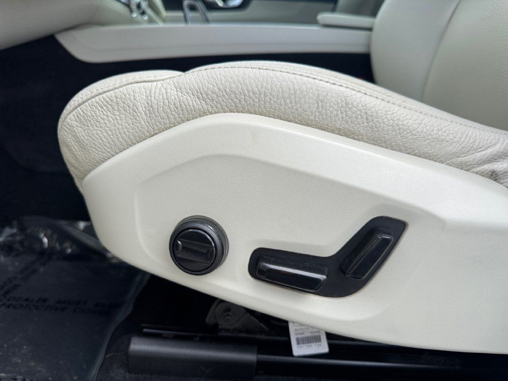 Certified 2024 Volvo XC60 B5 Plus w/ Protection Package Premier AWD/4WD image 10