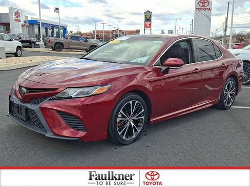 Used 2018 Toyota Camry L image 3