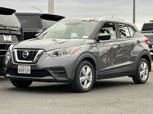 Used 2018 Nissan Kicks S image 8