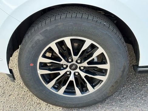 Used 2025 Ford Expedition Platinum image 10