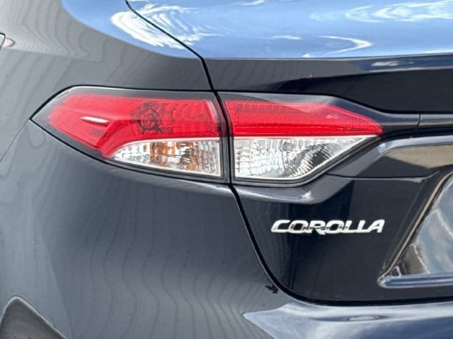 Used 2025 Toyota Corolla LE FWD image 6