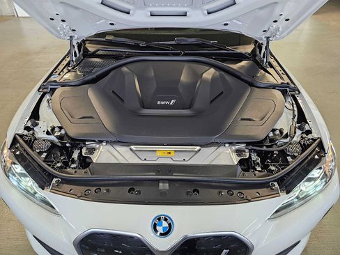 Used 2023 BMW i4 eDrive35 w/ Premium Package RWD image 9