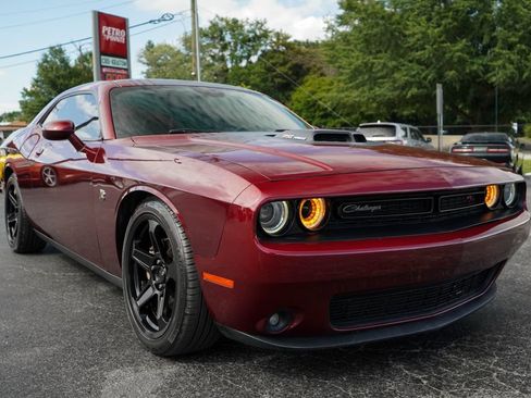 Used 2018 Dodge Challenger R/T Scat Pack RWD image 37